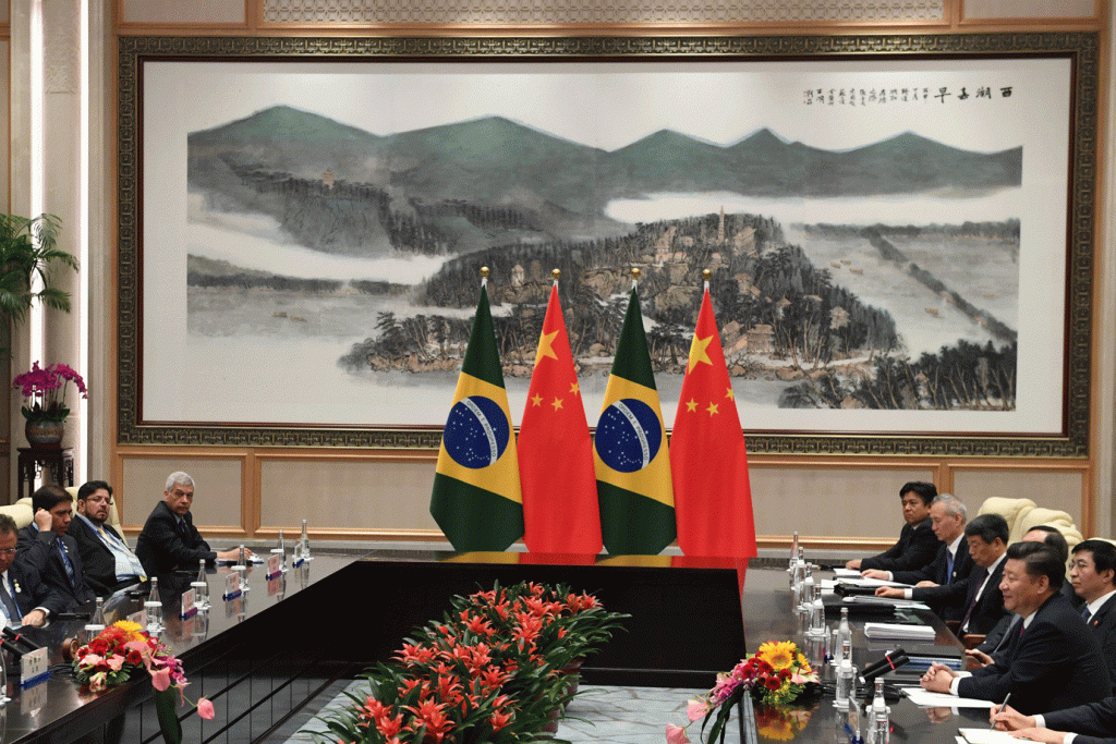 Empresas chinesas no Brasil estão recrutando e têm mais de 140 vagas