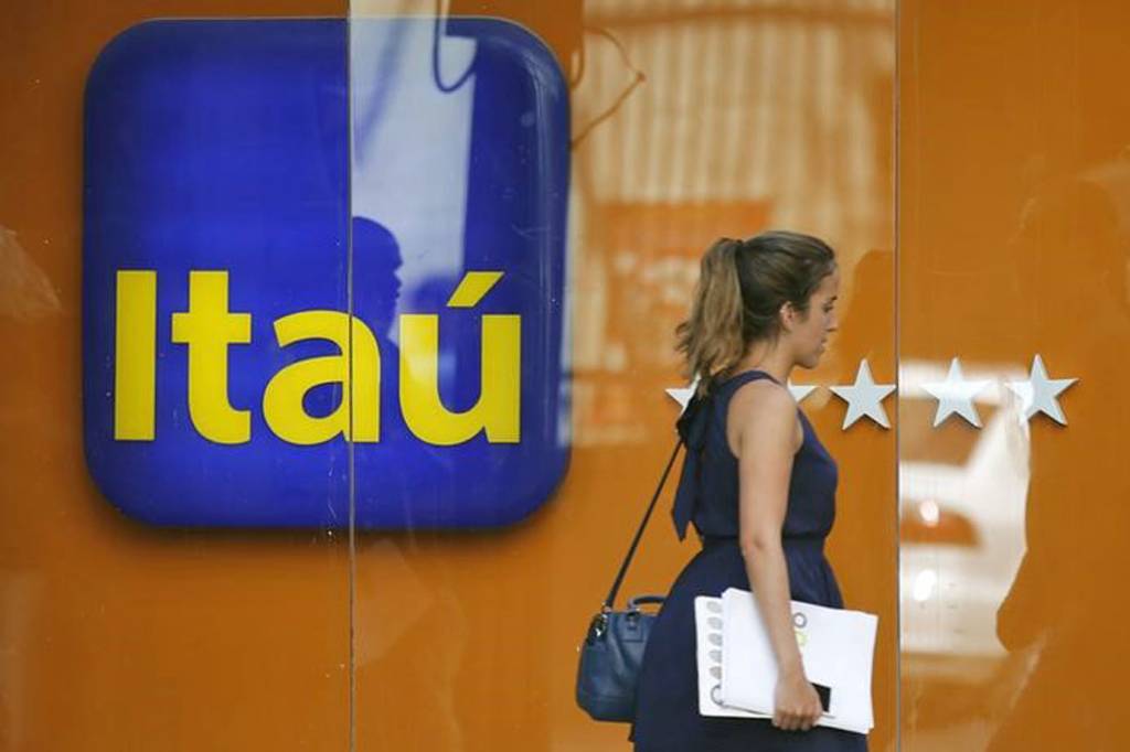 Itaú tem 400 vagas de emprego em várias áreas. Saiba quais são os salários