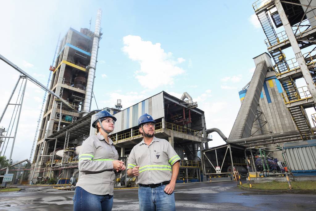 Votorantim Cimentos recruta engenheiros para seu programa de liderança