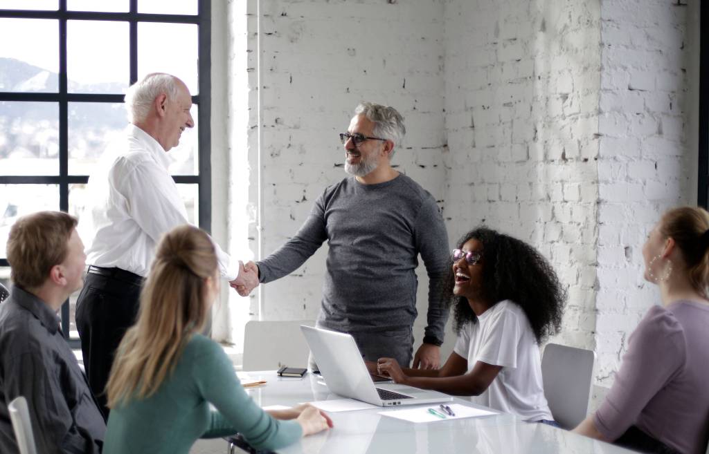 Agibank recruta profissionais com mais de 50 anos