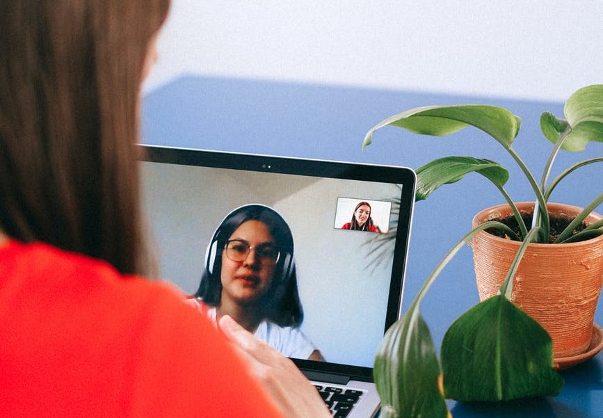 Excesso de chamadas de vídeo pode prejudicar autoestima