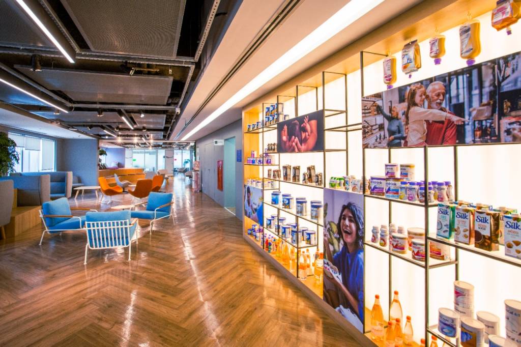 Danone tem vagas em várias áreas e programa de estágio sem limite de idade