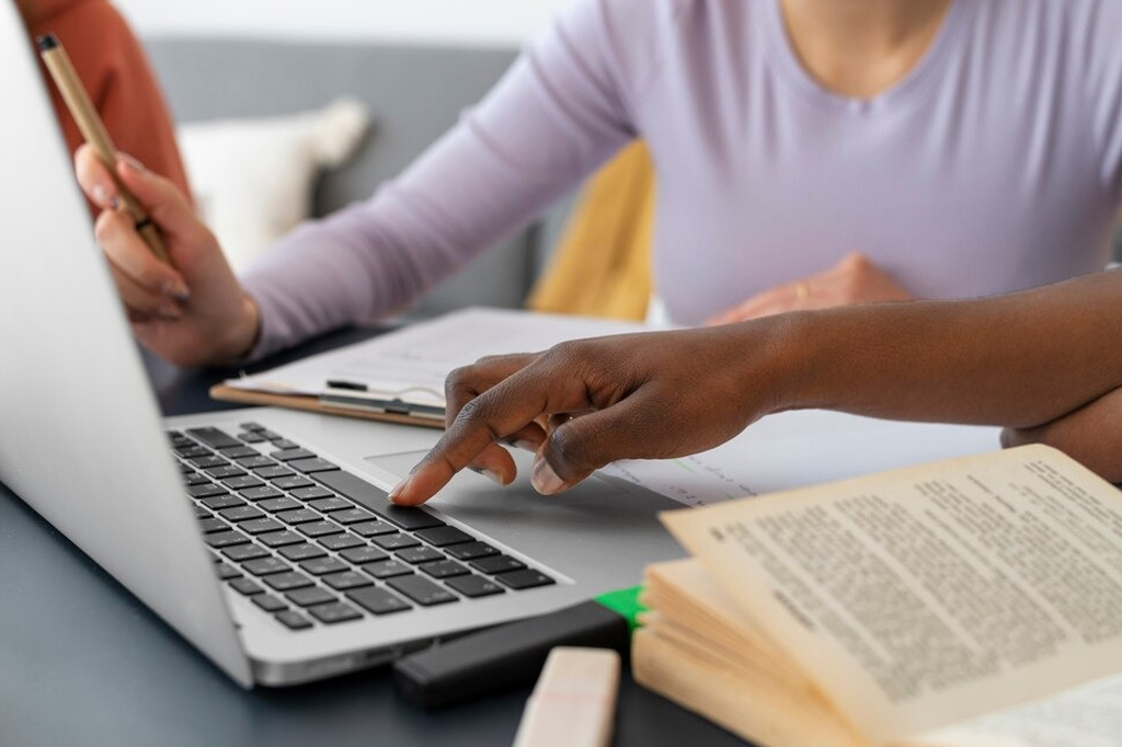 Como funciona o Quero Bolsa, site que oferece cursos com até 80% de desconto