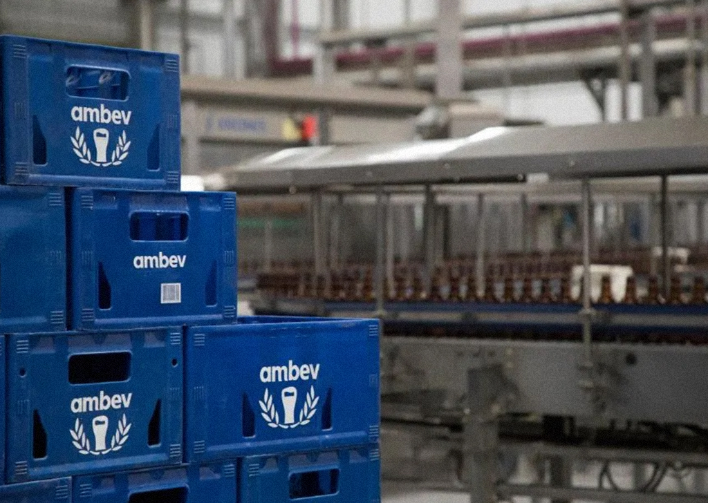 Ambev abre vagas de estágio e trainee com salários de até R$ 8,5 mil