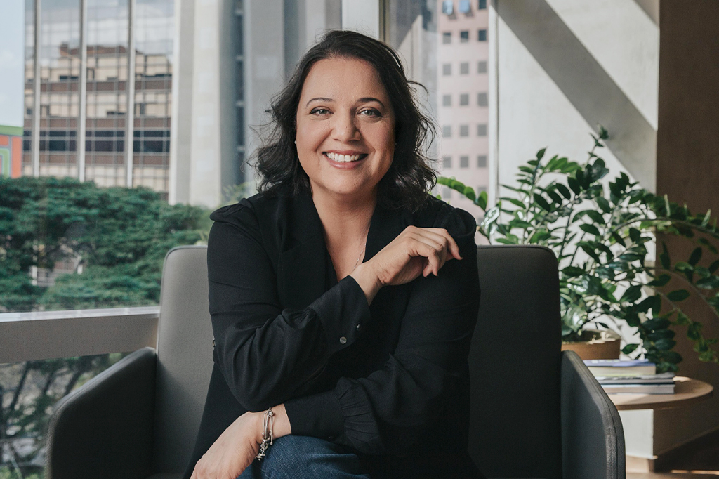 A executiva de RH da Vivo que foi promovida durante a gravidez