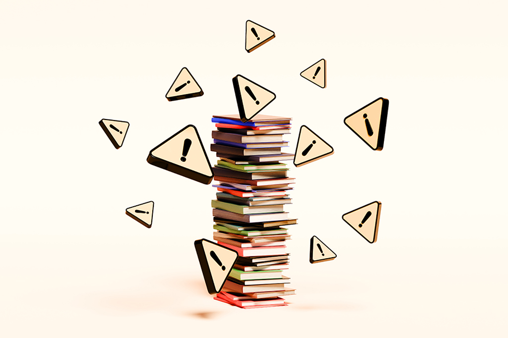 Uma imagem de uma pilha de livros cercada por triângulos amarelos de advertência.