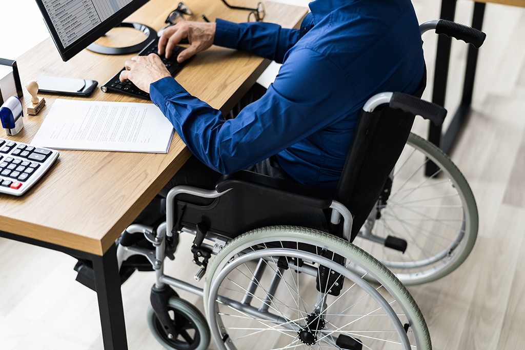IA no recrutamento: uso de filtros rígidos pode excluir profissionais com deficiência