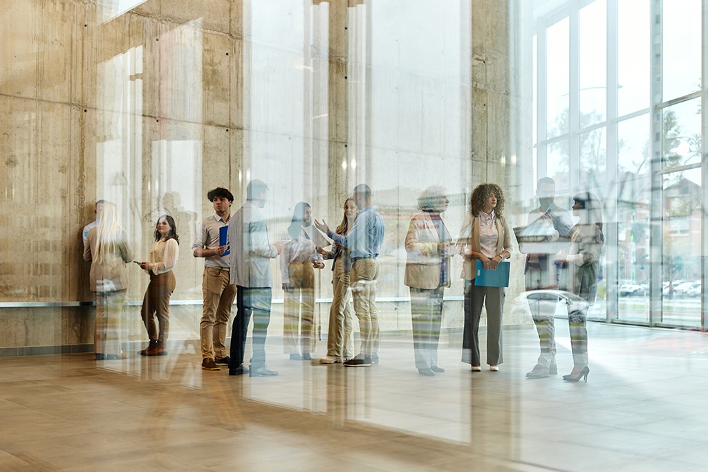 Caminhar 5 minutos por hora no trabalho melhora o bem-estar do colaborador